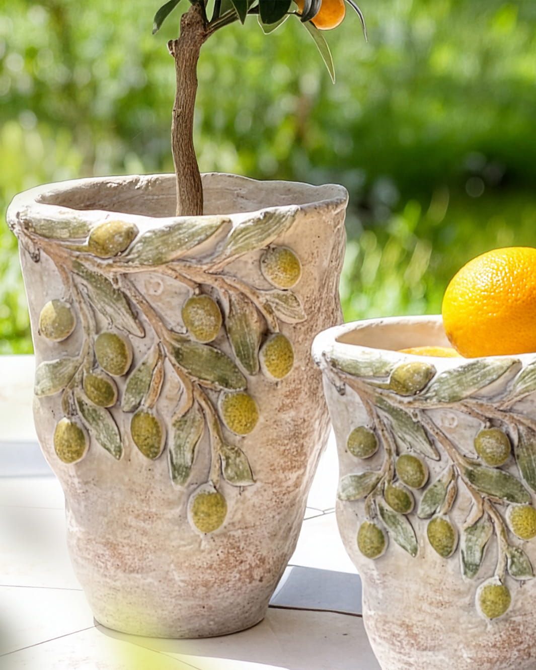Entdeckt unsere neue Zementkeramik – mit handwerklicher Optik und floralen Reliefs für stilvolle Akzente im Innen- und Außenbereich.